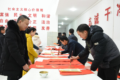 【廉洁教育新春行】利川市：送廉政春联 树清廉家风