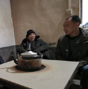 柯东海慰问上李坪村困难党员