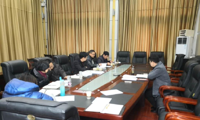 学原著、悟真理开展党组中心组学习理论研讨