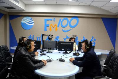 利川市文体新广局做客利川FM100“法治周谈”节目 开展“扫黄打非”普法宣传