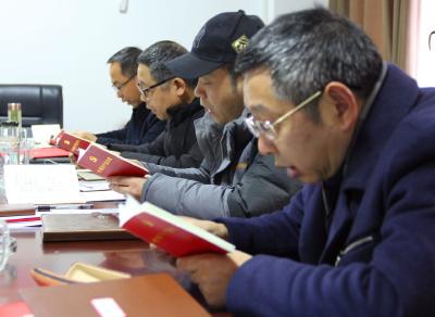 州供销社开展“学习先进典型、争做合格党员”主题党日活动
