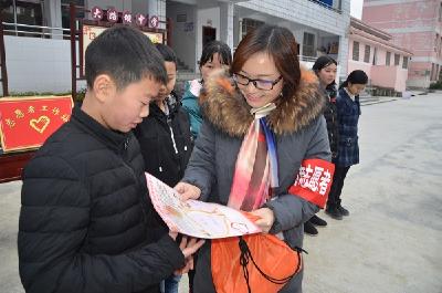 咸丰大路坝：“双结双促”结对帮扶送温暖