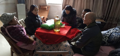 来凤公路：元旦走访慰问退休职工
