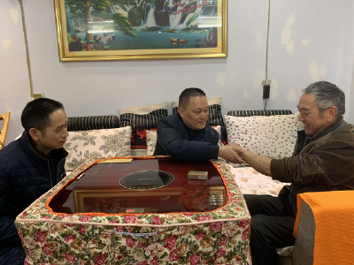 恩施公路：支部主题党日活动送爱心暖人心