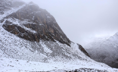 男子为逃门票被困“雪山” 历时14小时终被救出