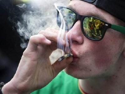什么？多国吸大麻合法 中国留学生妈妈急了！