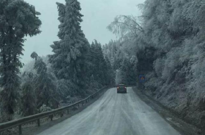 冰雪过境，鹤峰各路段今日交通实况发布