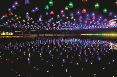 图文：一城灯影耀贡水 浪漫宣恩文化年