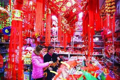 巴东神农新区春节市场购销两旺年味足