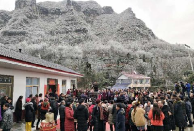 鹤峰：安置点上大联欢 其乐融融话幸福