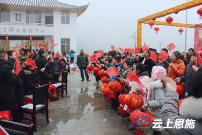 挂灯笼、包汤圆 鹤峰邬阳乡村民欢天喜地闹元宵