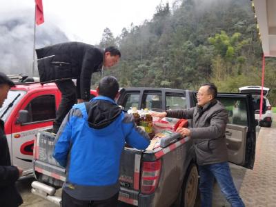 鹤峰：拜年声中话扶贫 