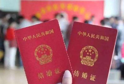 结婚登记处排起长队 情人节新人扎堆领证