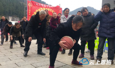 来凤：农民趣味运动会 聚心聚力助脱贫