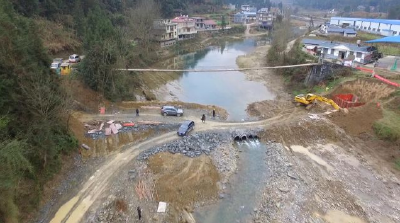来凤安家堡：建起路桥通民心 