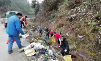 洁净庭院美化环境庆“三·八”