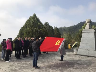 恩施市委党校开展清明节烈士陵园祭扫活动