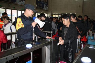 发送旅客3.6万余人次 巴东火车站铺就平安春运路