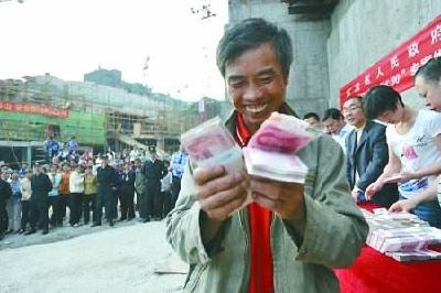 宣恩法院高效结案，为12名农民工讨薪20余万元