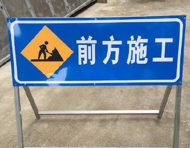 巴东县荷长线一路段因出现滑坡将封闭交通