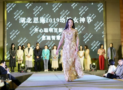 恩施：新春“女神”秀