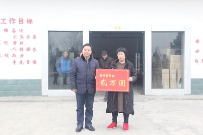州政协副主席何义发赴恩施市新塘乡慰问困难群众