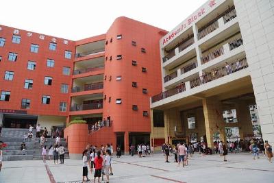 鹤峰：55人以上大班额没了！师生乐了！
