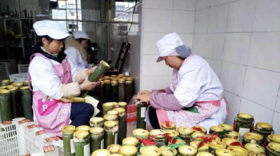 建始“放排汉”竹筒酒产销两旺实现开门红