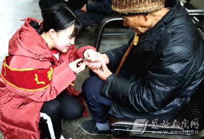 学习雷锋精神 开展志愿服务