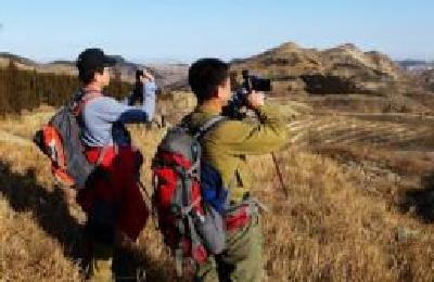 采风途中突遇火情 6个高龄摄友灭了一场火 救了10多家人