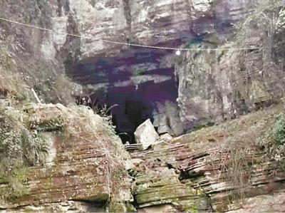 恩施15岁少年进大山溶洞玩水失踪两天 百人救援队伍仍在搜救