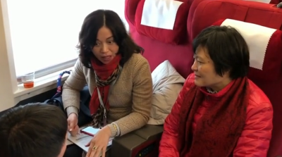 两会进行时 住鄂全国政协委员抵京 北上列车里的“讨论会”