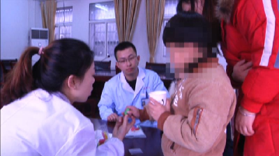 咸丰县中医医院开展“学雷锋日”关爱特殊儿童活动