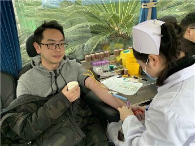 恩施州中心医院开展志愿服务传承雷锋精神