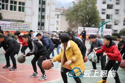 鹤峰：下象棋打篮球 学生选课走班嗨翻校园
