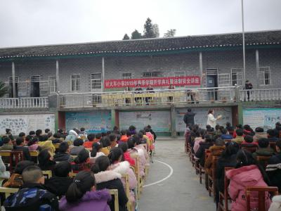 来凤县三胡乡上好开学法治讲座第一课