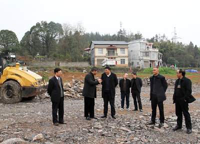 州政协副主席向宏贵一行到建始调研