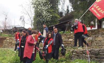 建始：社区与村“联姻”开展源头治理 共护饮水安全