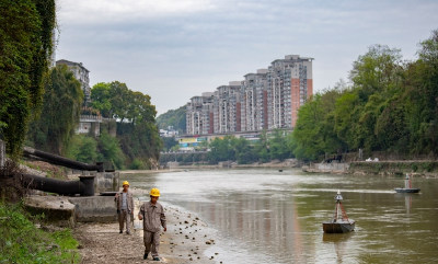 疏通城市“血脉”：恩施州城污水管网清掏工掠影