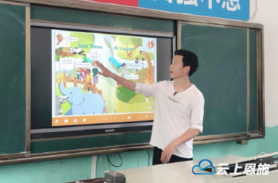 建始县河落子村：扶贫队员的特殊“兼职”