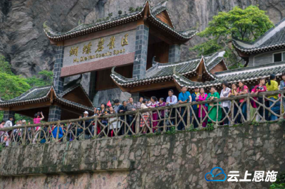 五一前夕旅游热，建始野三峡景区迎大批游客