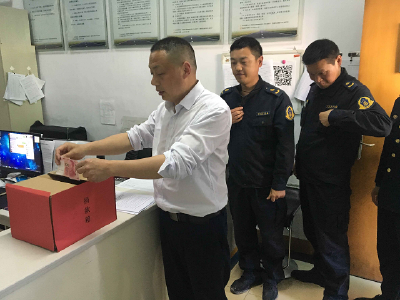 恩施公路：伸援手与贫困户共渡难关