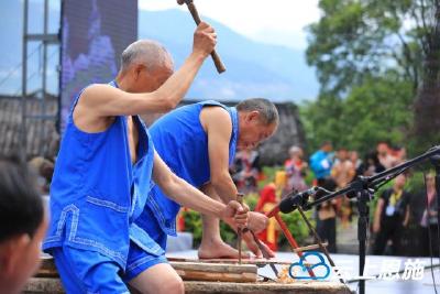 新闻特写：巴山匠艺村打击乐《巴山的回声》