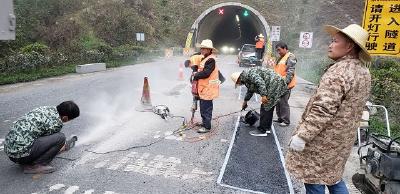 鹤峰公路：全力保障清明小长假道路安全