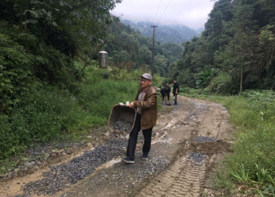 脱贫攻坚交通先行 利川山青村铺就村民“致富路 ”