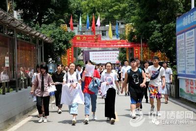 快看！恩施专家评语文 、数学高考试卷