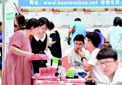 6月25日起填报高考志愿，对成绩有异议25日17时前申请复核