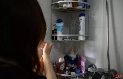 女子洗澡发现奇怪摄像头，偷拍人竟是他…