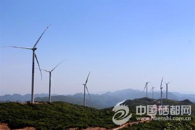 【图说恩施】大山顶的“风机阵”