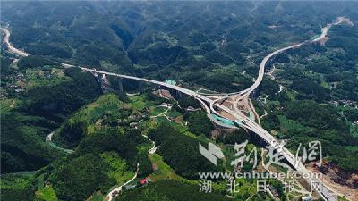 交通扶贫：建恩高速穿山越壑，雏形初现